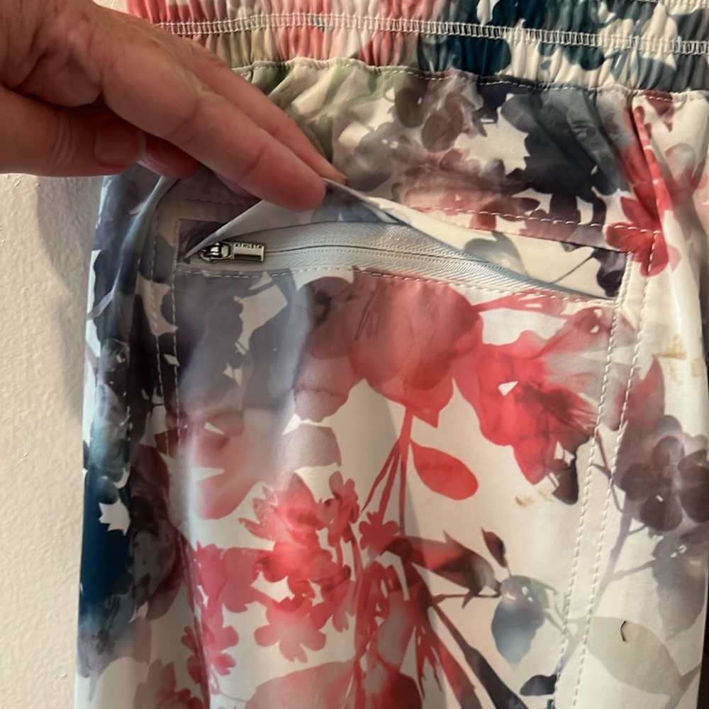 Athleta Savannah skirt, lumen floral cream, size small - Picture 9 of 9